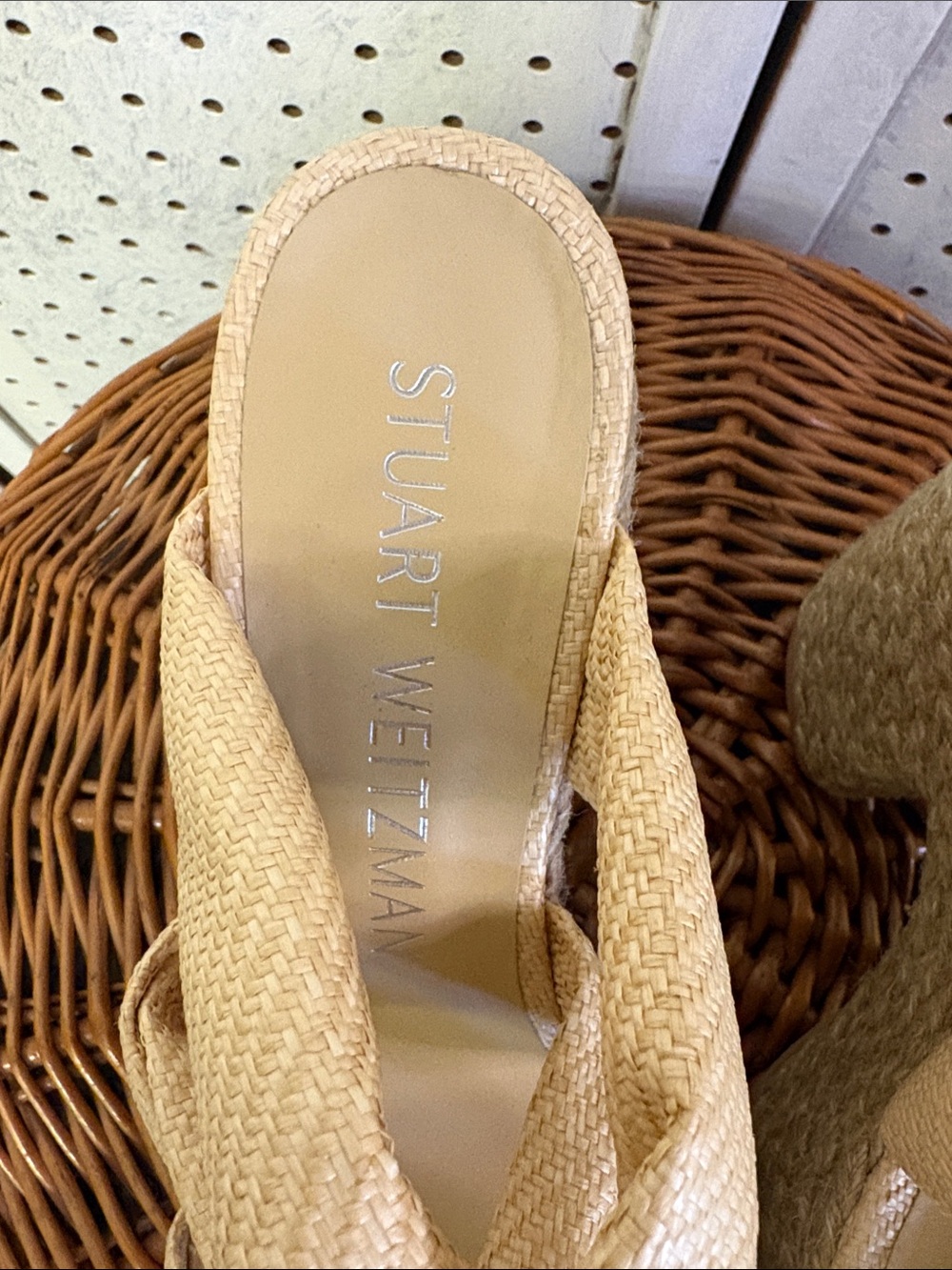Stuart Weitzman - Picture 4 of 9
